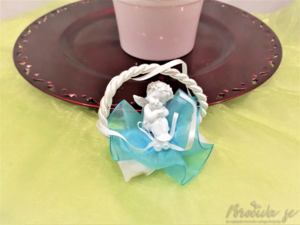 Konfeti za sveti krst, obhajilo, birmo ali konfirmacijo Angel v košarici
