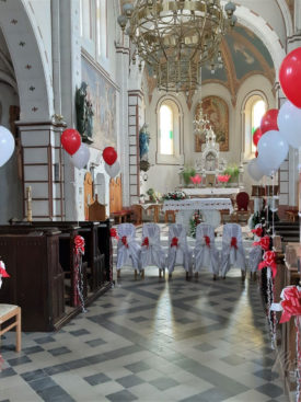 Balonska dekoracija v cerkvi