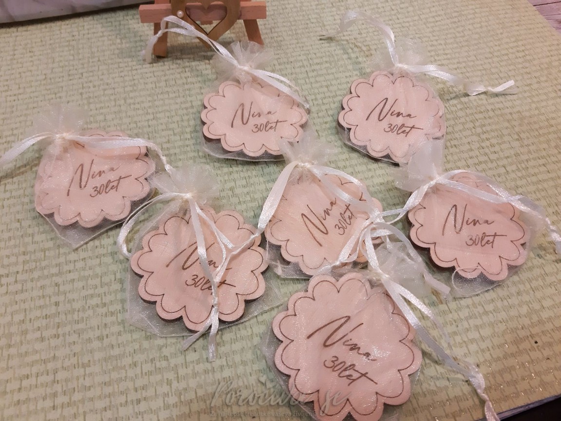 Leseni magneti rožica LM-01b Leseni magneti rožica LM-01b